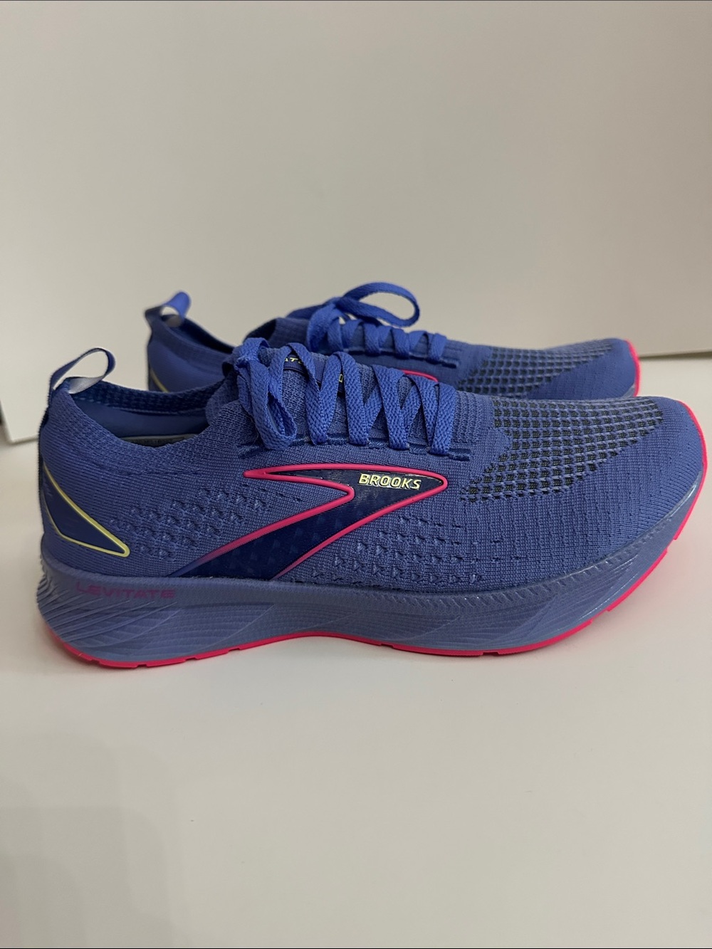 Brooks Levitate Running Women’s Shoes - Blue with Pink Accents - Picture 5 of 8